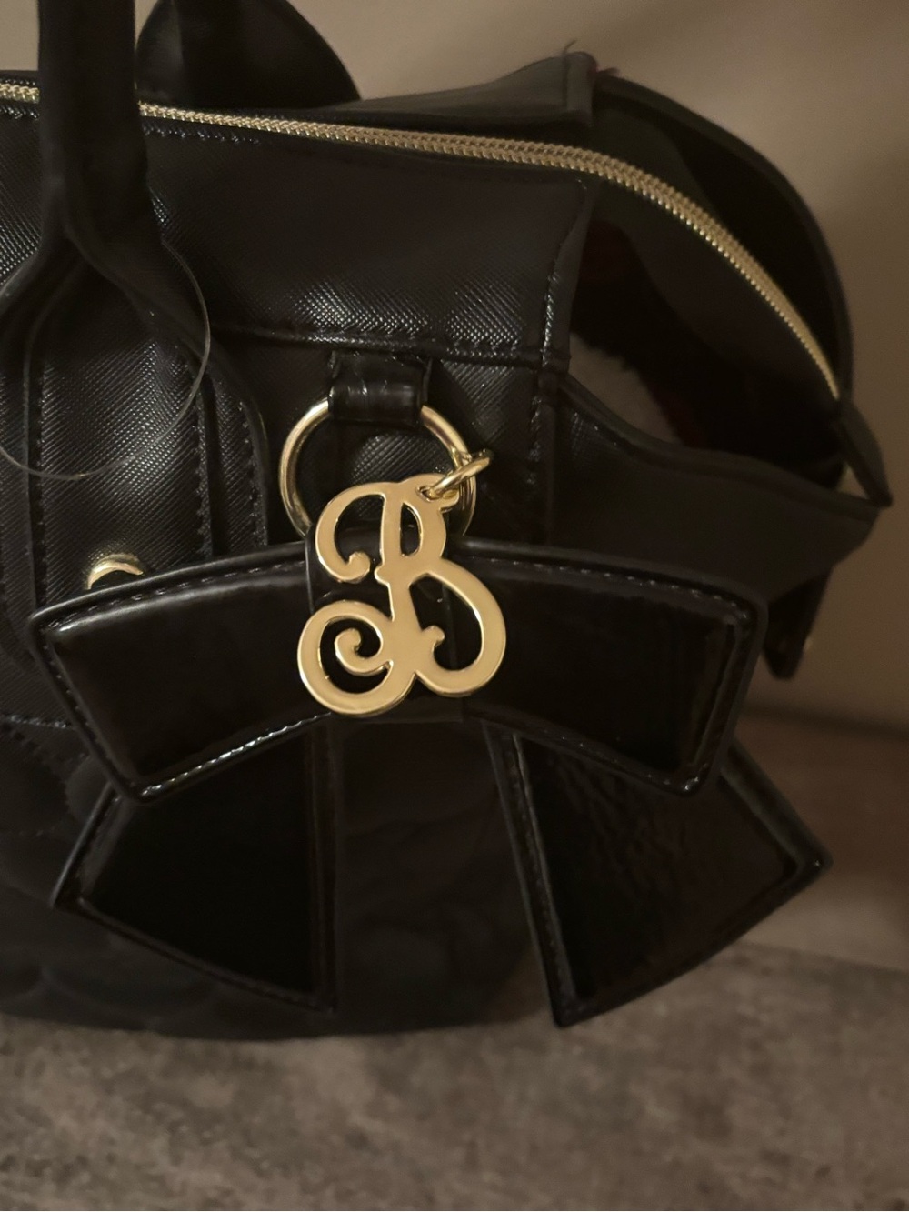 BETSEY JOHNSON BLACK QUILTED HEART SATCHEL - Picture 3 of 6